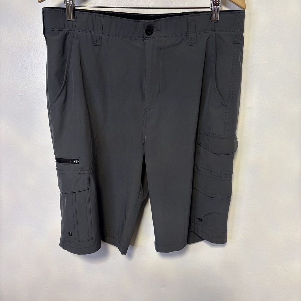 iron company men's cargo shorts sz 34. Grey. Excellent Condition.